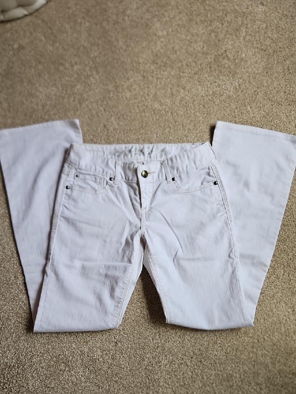 Express Size 0 Women's White Boot Cut Jeans with Silver Logo Plate